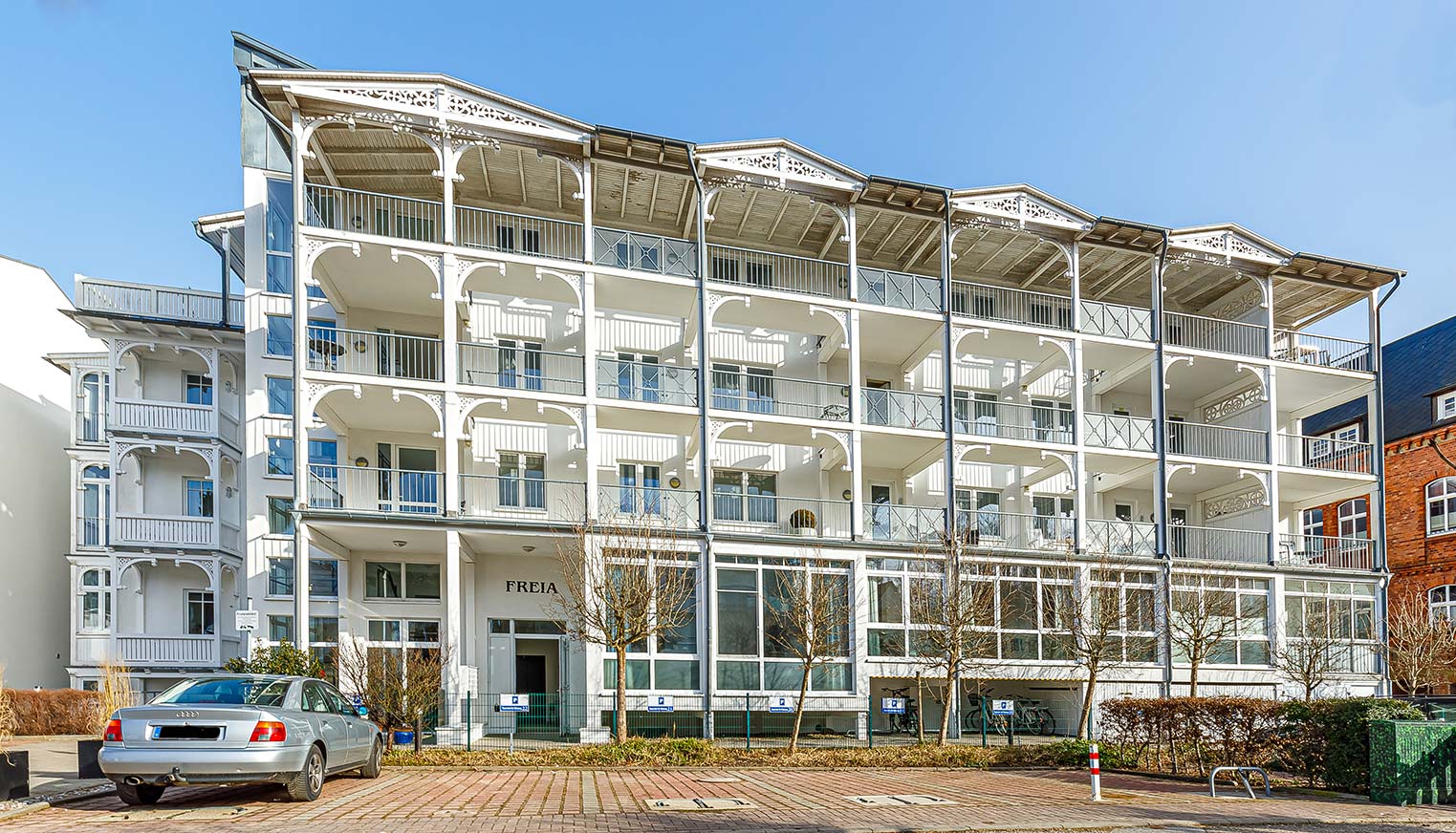Villa Freia - Appartement Amber direkte Strandlage an der Strandpromenade in Binz